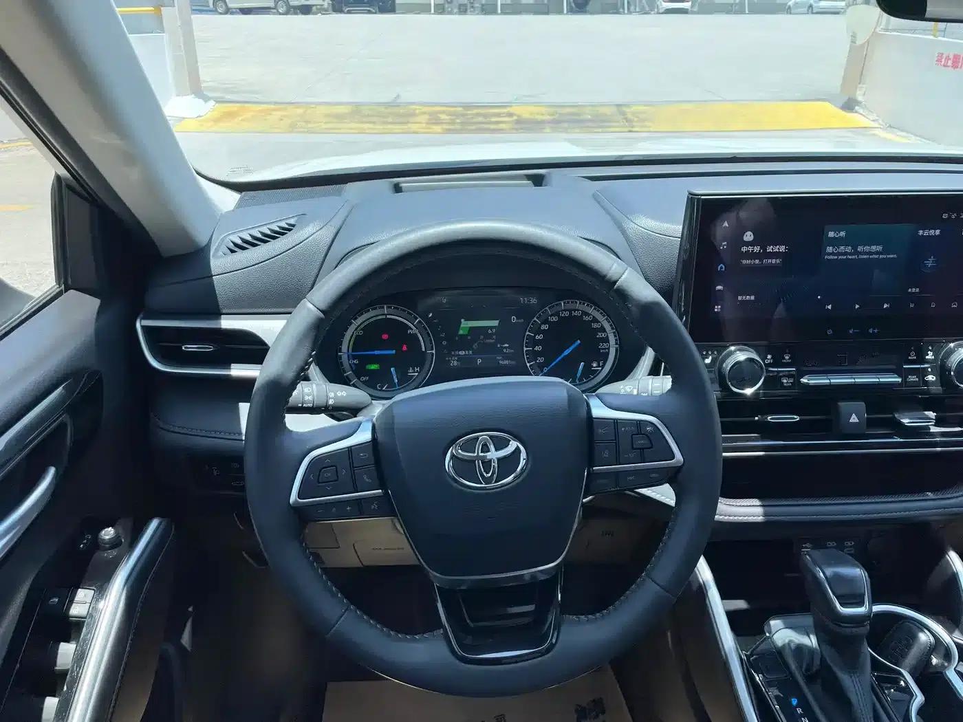 2022 Toyota Highlander Hybrid 2.5L 2WD Premium Edition 7-Seater — миниатюра 8