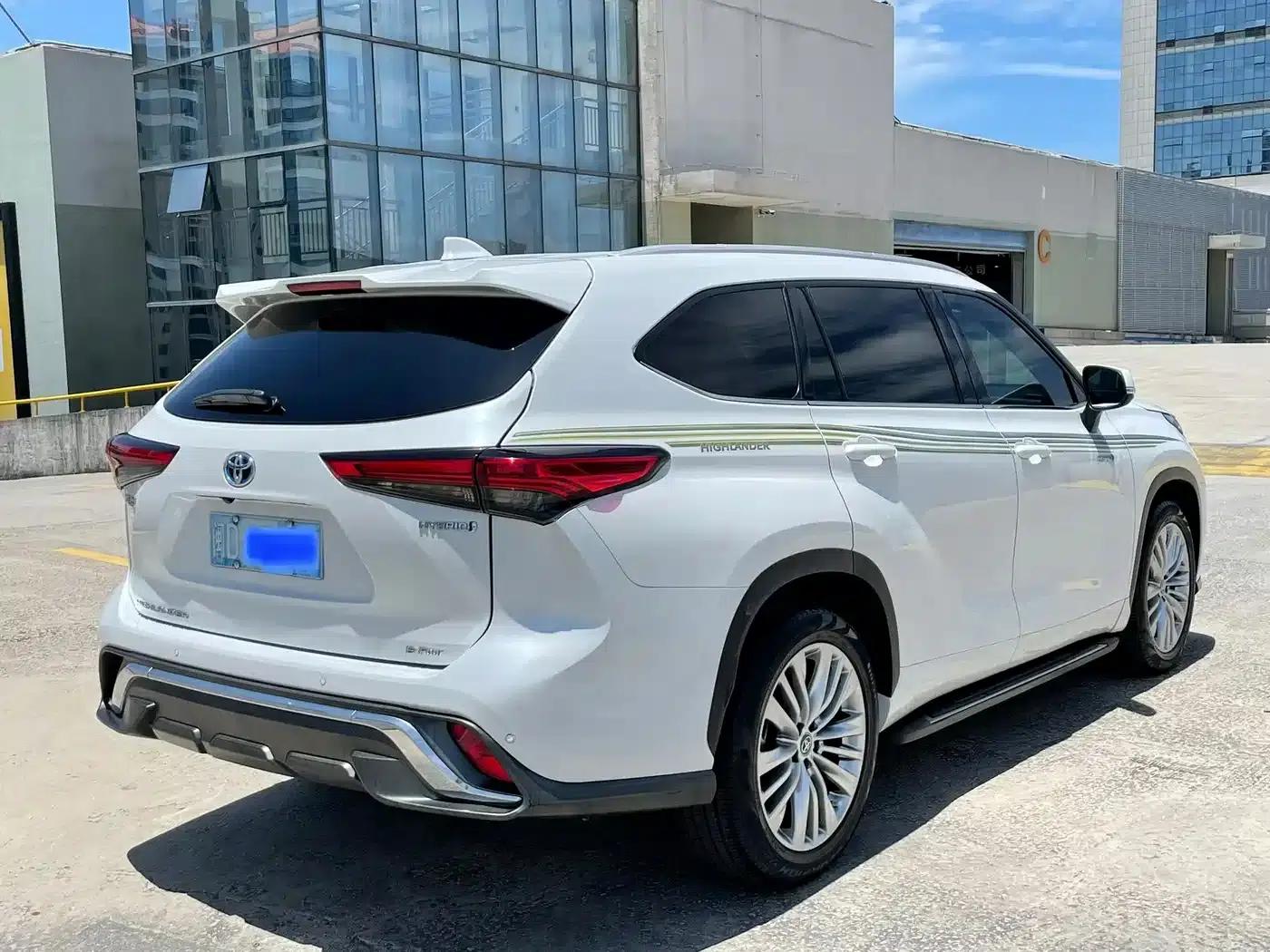 2022 Toyota Highlander Hybrid 2.5L 2WD Premium Edition 7-Seater — миниатюра 9
