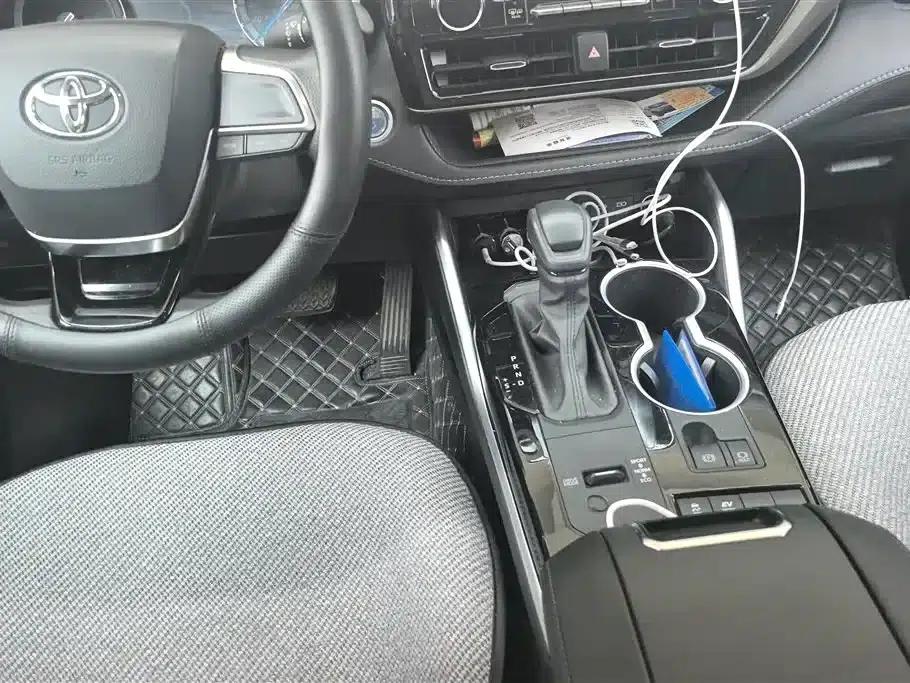 2022 Toyota Highlander Hybrid 2.5L 2WD Elite Edition 7-Seater — миниатюра 16