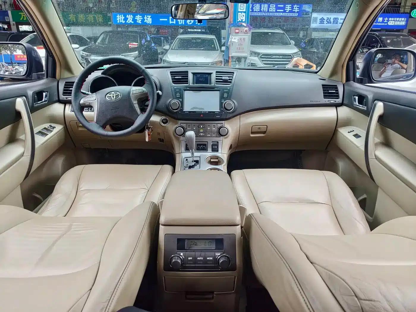 2011 Highlander 2.7L 2WD 7-seater Luxury Navigation Edition — миниатюра 5