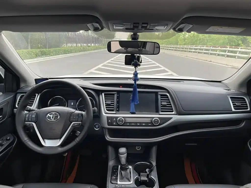 2015 Highlander 2.0T 2WD Luxury 7-seater — миниатюра 12