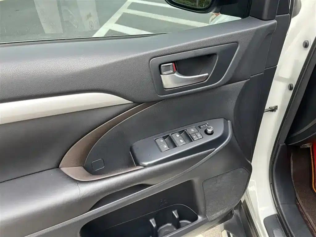 2015 Highlander 2.0T 2WD Luxury 7-seater — миниатюра 17