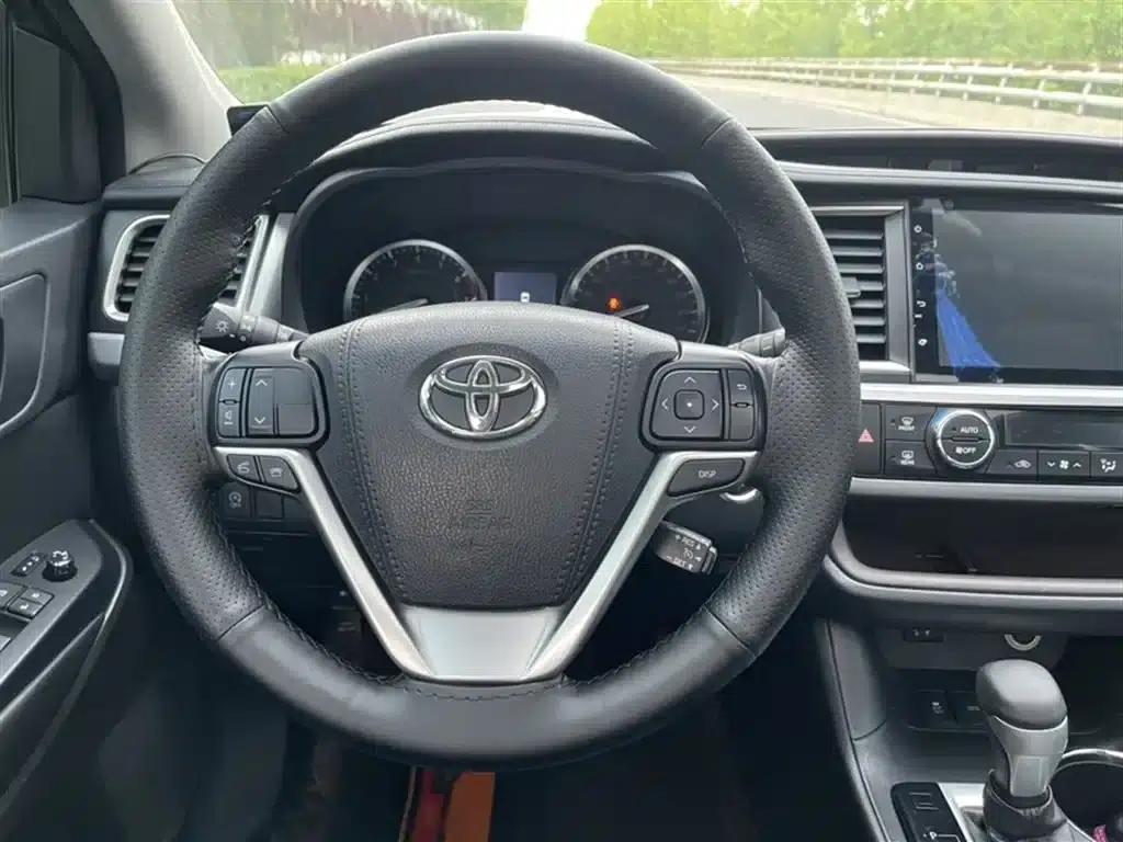 2015 Highlander 2.0T 2WD Luxury 7-seater — миниатюра 3