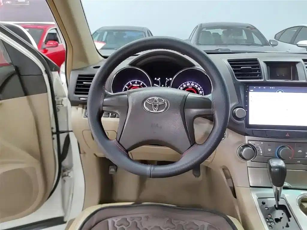 2012 Highlander 2.7L 2WD 5-seater Elite Edition — миниатюра 11