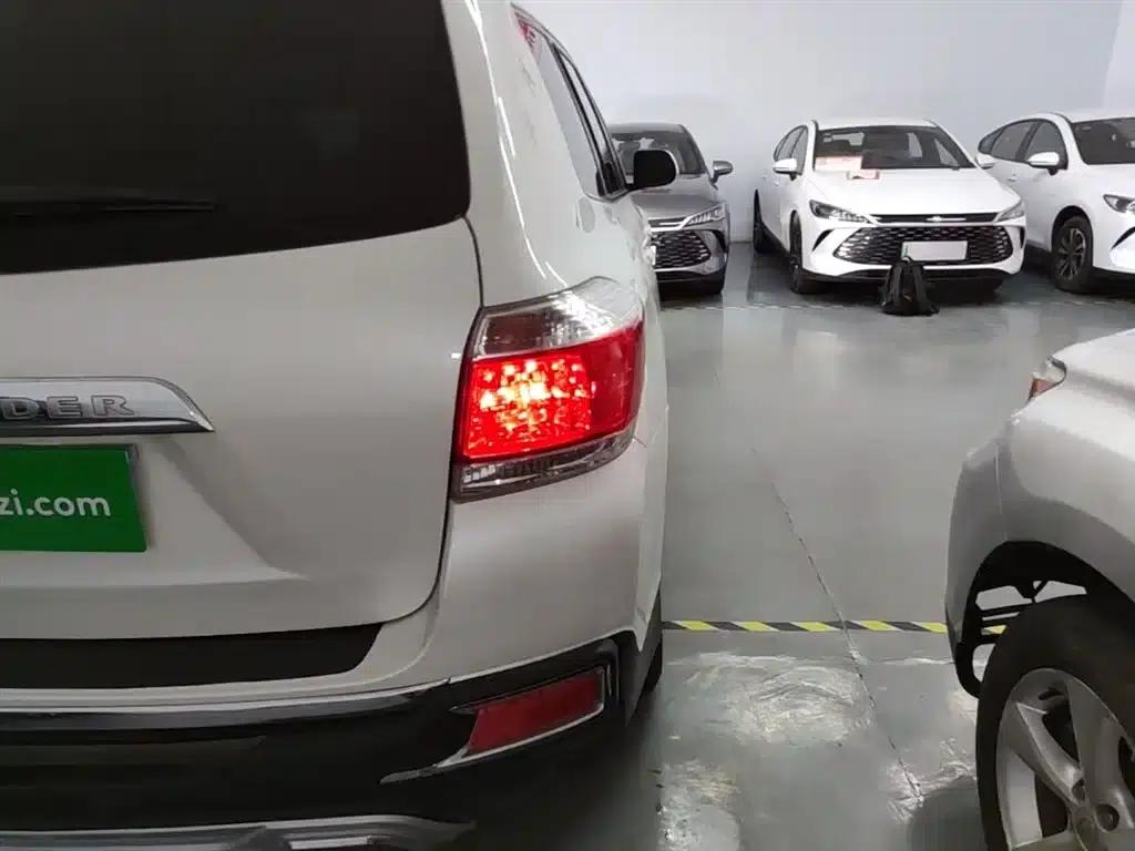 2012 Highlander 2.7L 2WD 5-seater Elite Edition — миниатюра 8