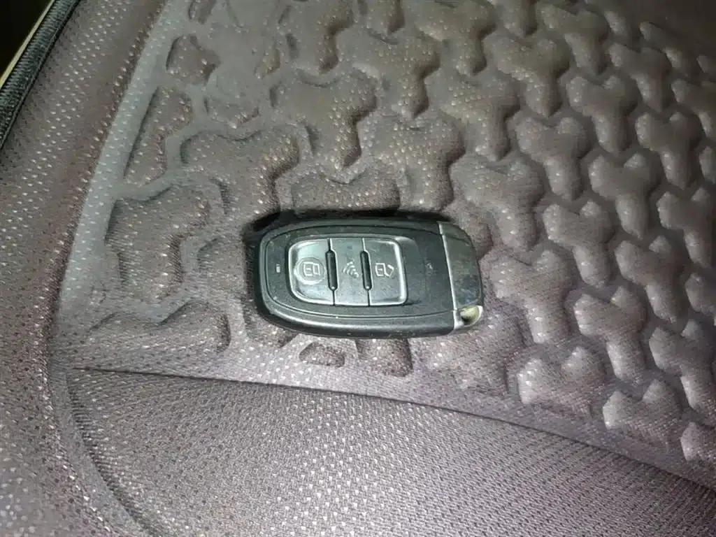 2012 Highlander 2.7L 2WD 5-seater Elite Edition — миниатюра 9