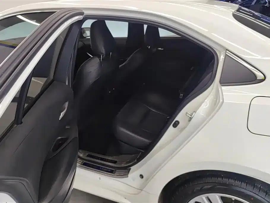 Levin 2022 Hybrid 1.8H E-CVT Luxury Edition — миниатюра 11