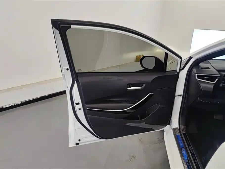 Levin 2022 Hybrid 1.8H E-CVT Luxury Edition — миниатюра 7