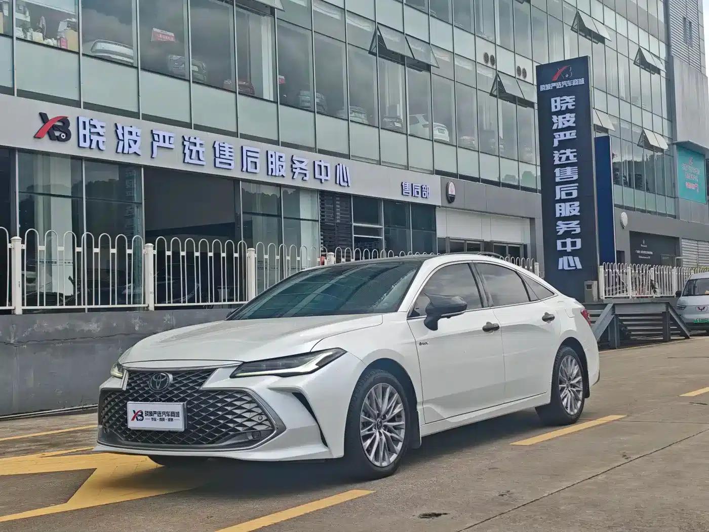 2024 Toyota Avalon Hybrid 2.5L XLE Premium Edition — миниатюра 1