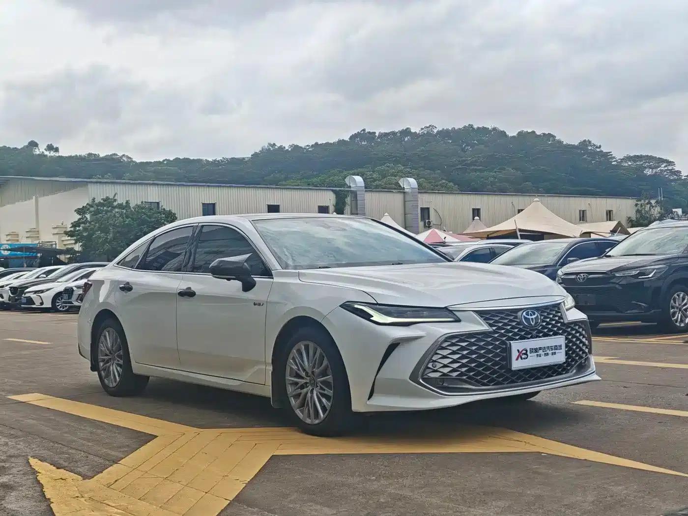 2024 Toyota Avalon Hybrid 2.5L XLE Premium Edition — миниатюра 2