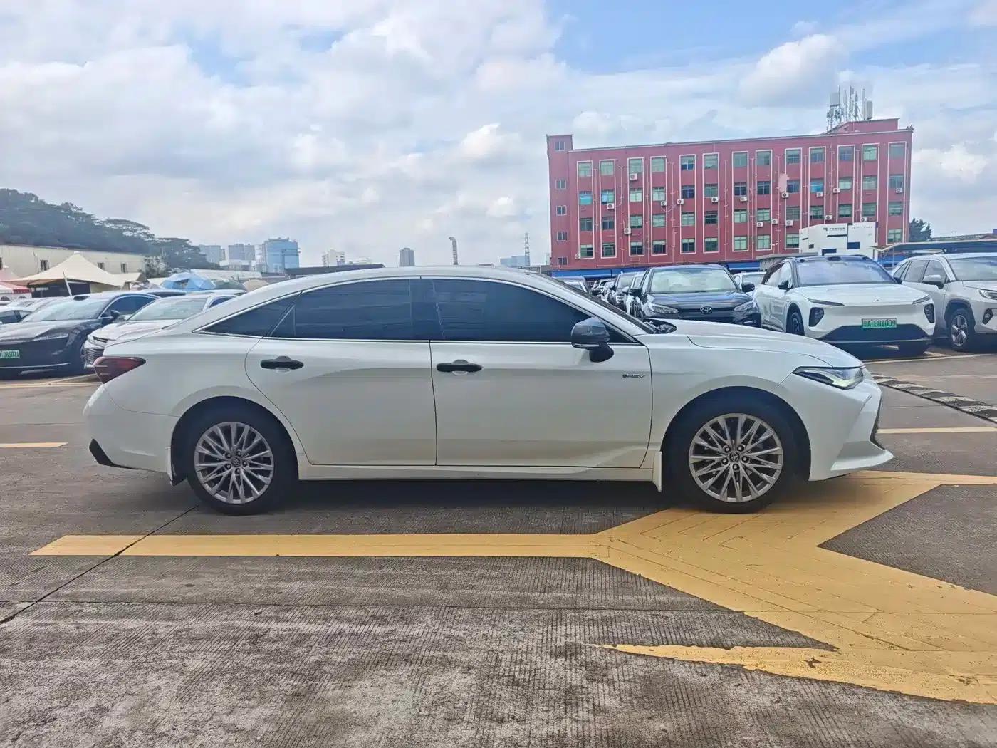 2024 Toyota Avalon Hybrid 2.5L XLE Premium Edition — миниатюра 4