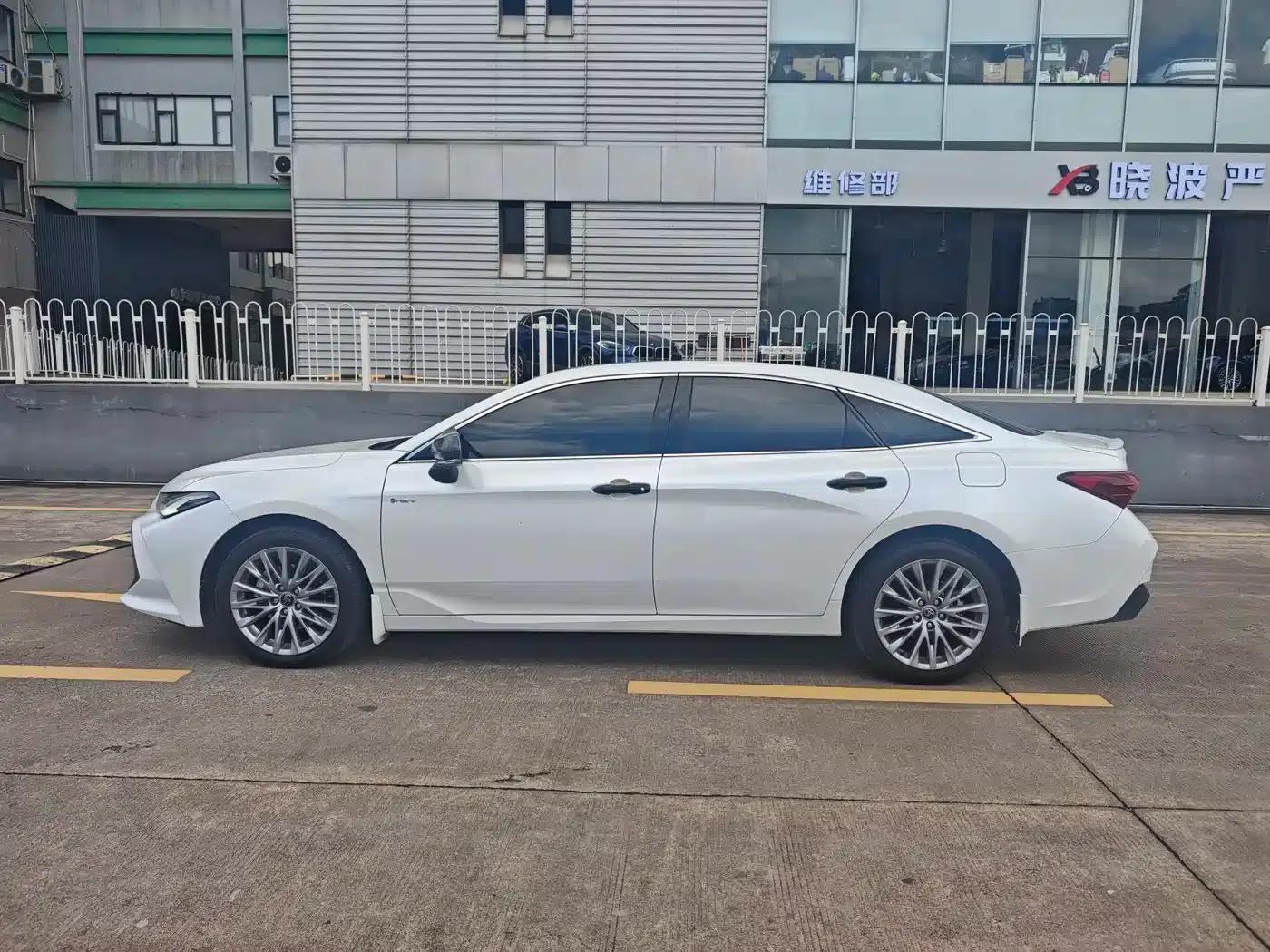 2024 Toyota Avalon Hybrid 2.5L XLE Premium Edition — миниатюра 5