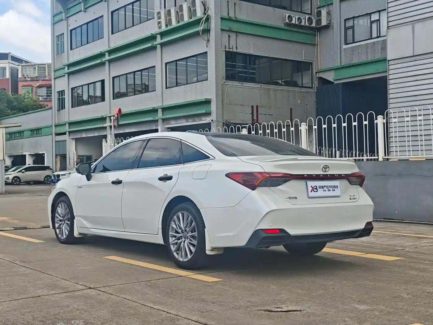 2024 Toyota Avalon Hybrid 2.5L XLE Premium Edition — миниатюра 6