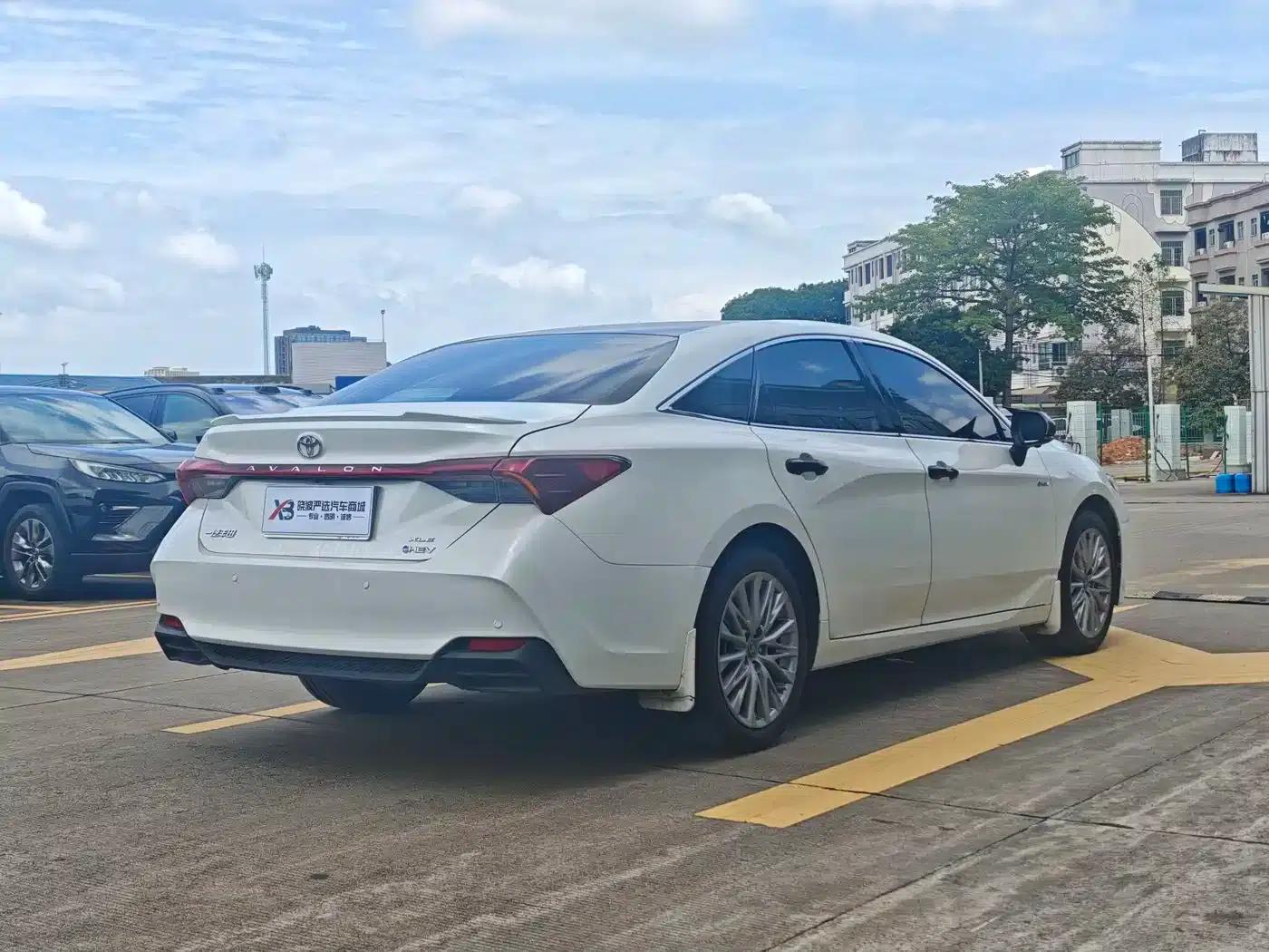 2024 Toyota Avalon Hybrid 2.5L XLE Premium Edition — миниатюра 7