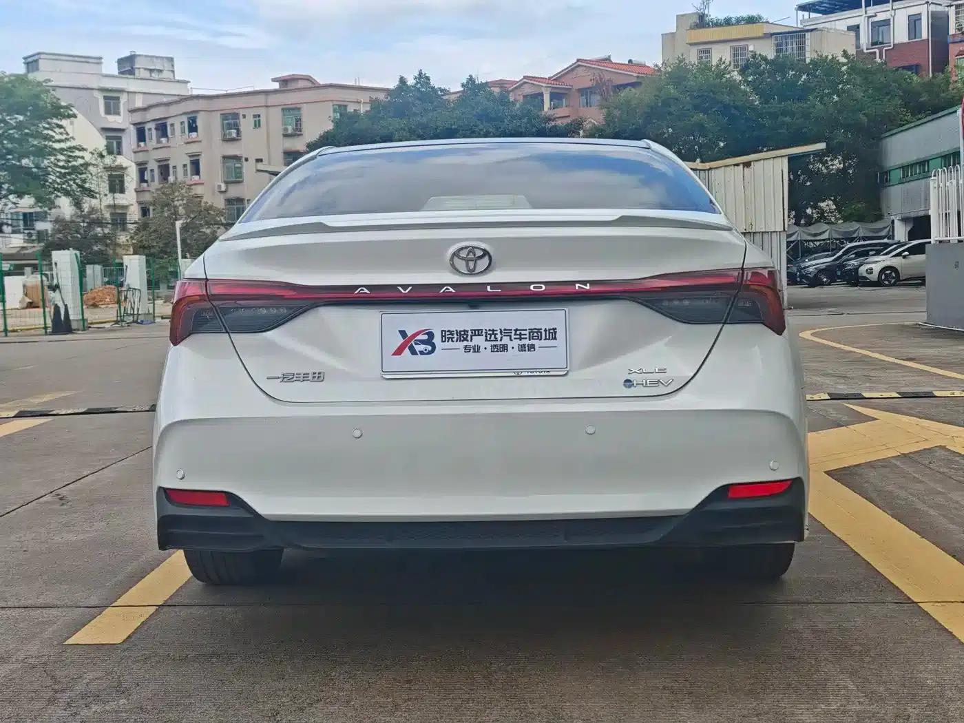 2024 Toyota Avalon Hybrid 2.5L XLE Premium Edition — миниатюра 8