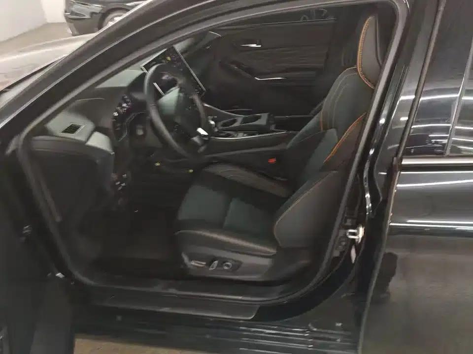 2024 Toyota Avalon Hybrid 2.0L Luxury Edition — миниатюра 4