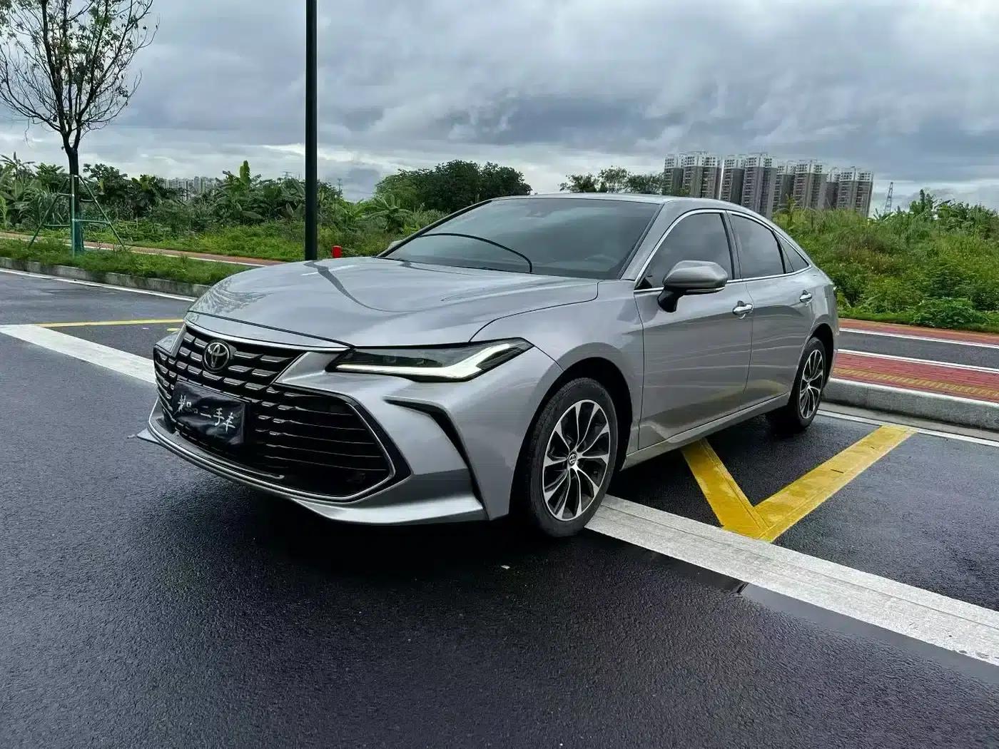 2022 Toyota Avalon 2.0L Luxury Edition — миниатюра 1