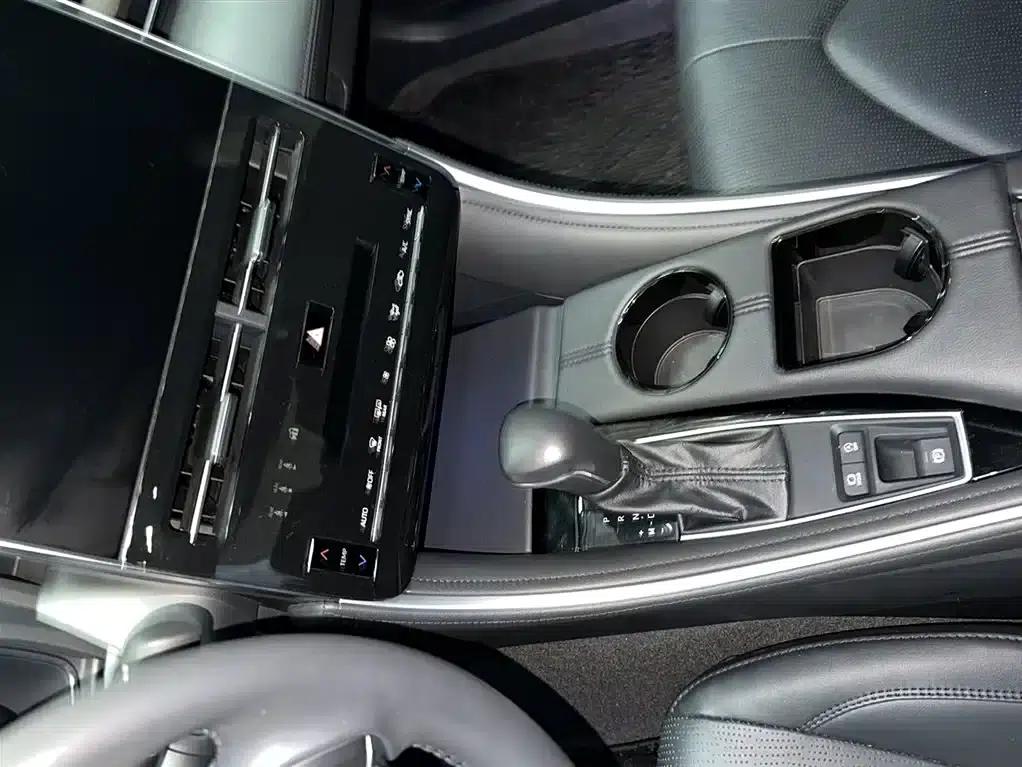 2022 Toyota Avalon 2.0L Luxury Edition — миниатюра 16