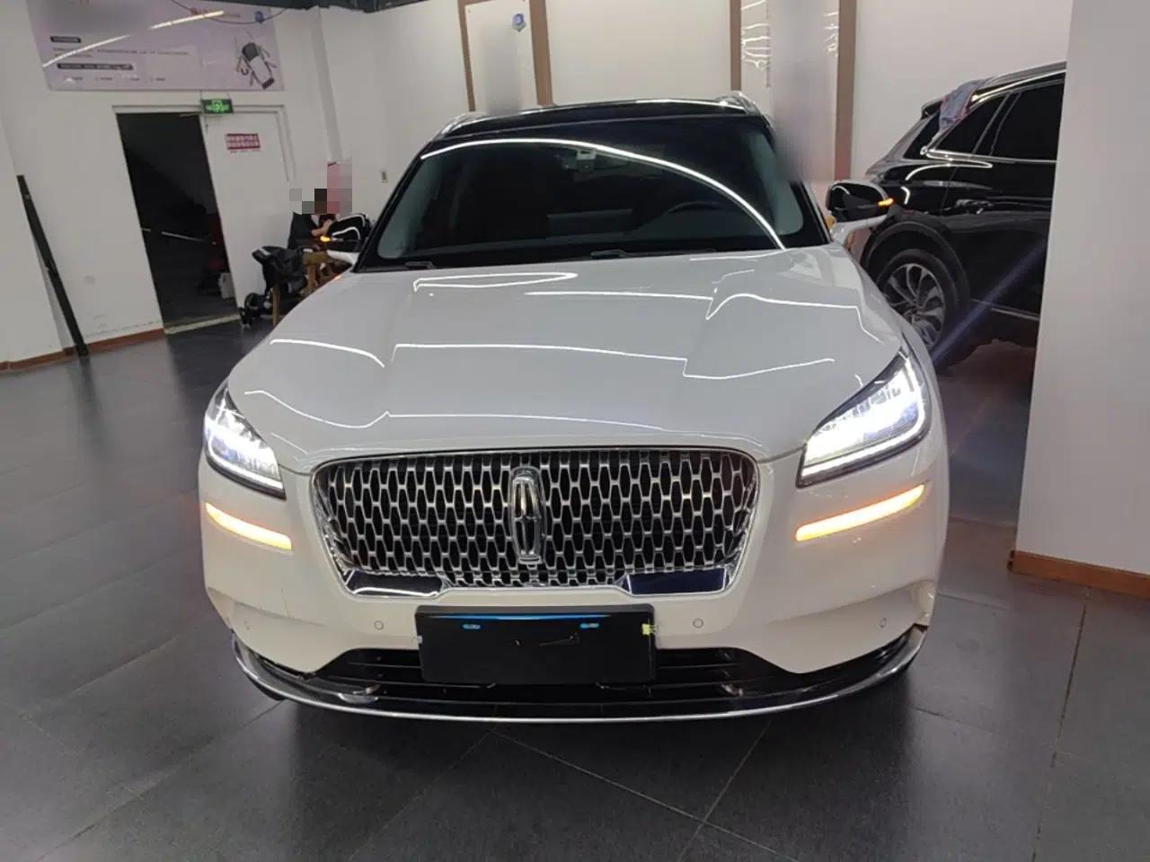 Lincoln Corsair 2022 2.0T Two-Wheel Drive Deluxe Edition — миниатюра 2