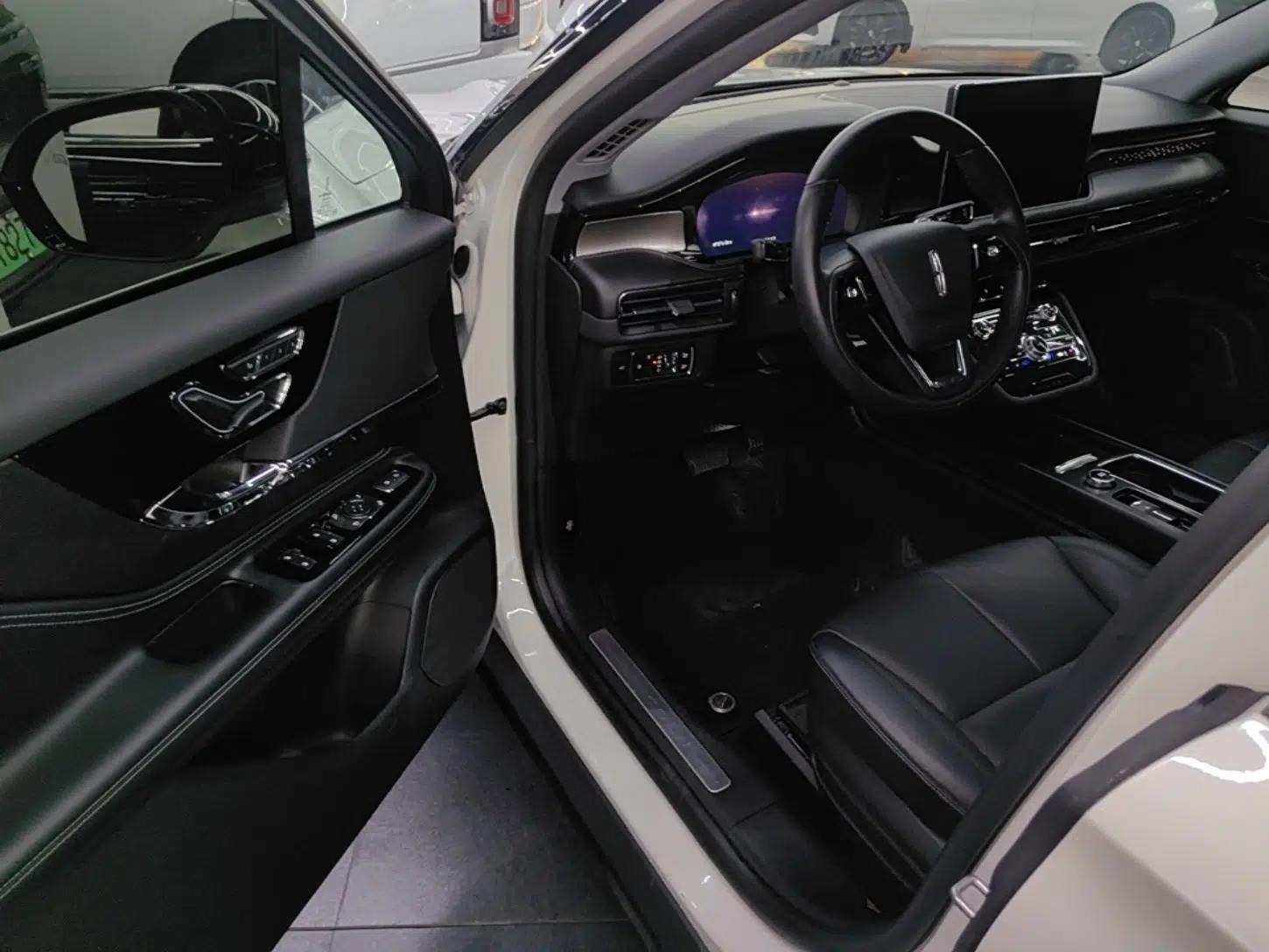 Lincoln Corsair 2022 2.0T Two-Wheel Drive Deluxe Edition — миниатюра 19