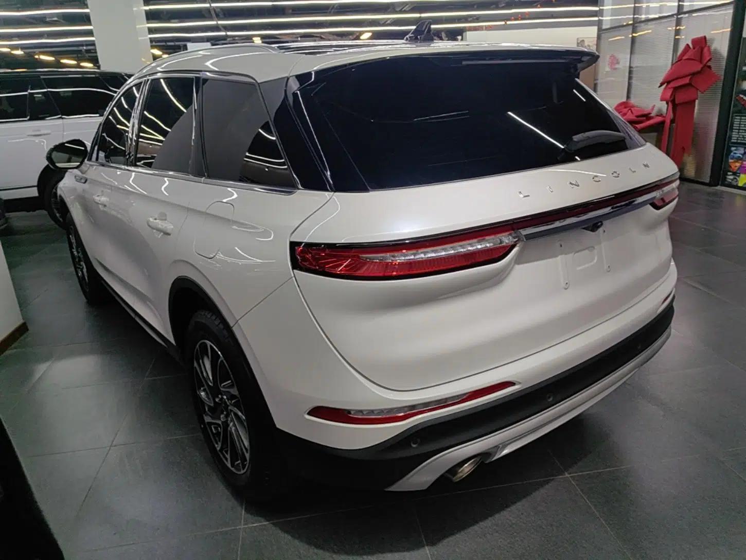 Lincoln Corsair 2022 2.0T Two-Wheel Drive Deluxe Edition — миниатюра 4