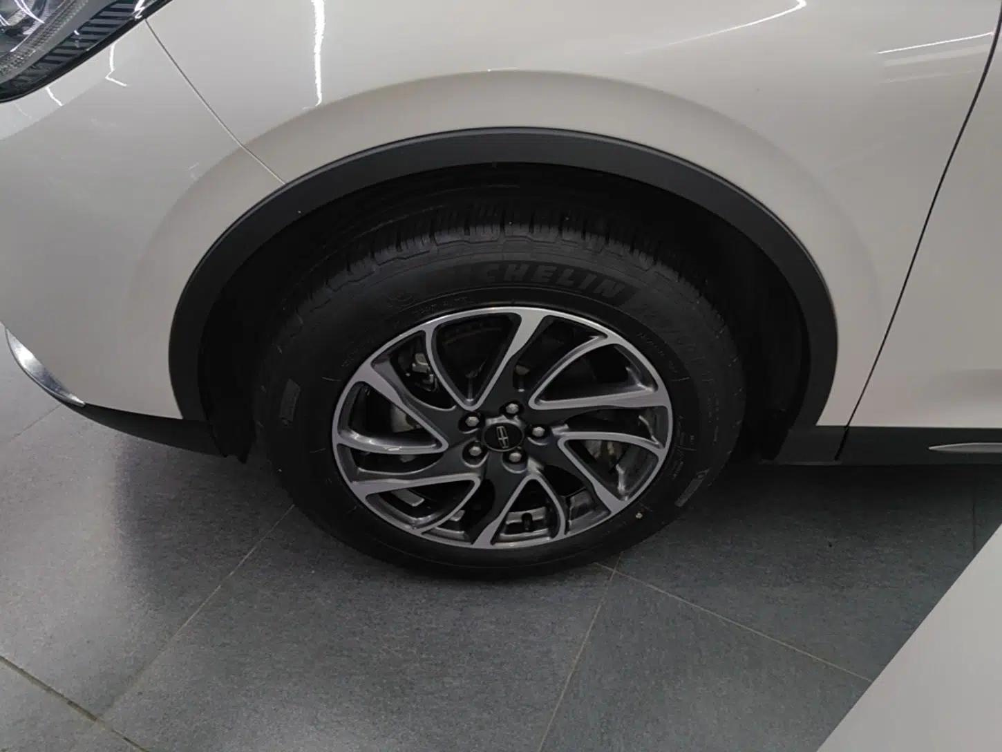 Lincoln Corsair 2022 2.0T Two-Wheel Drive Deluxe Edition — миниатюра 8