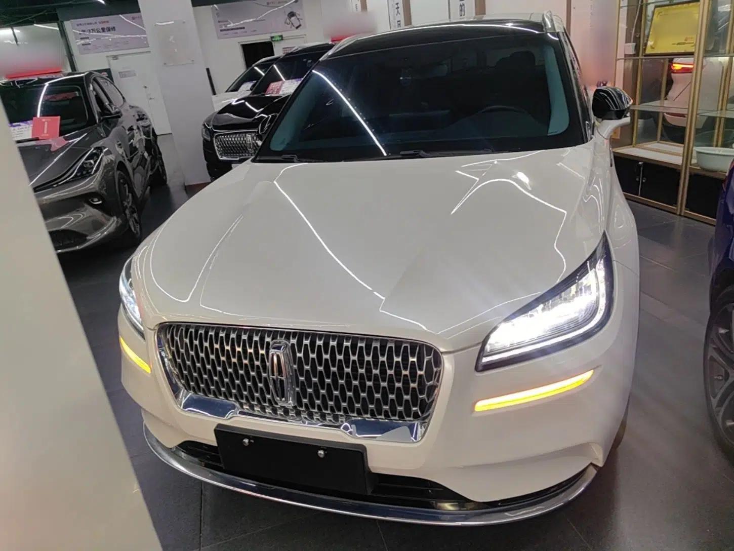 Lincoln Corsair 2021 2.0T Two-Wheel Drive Deluxe Edition — миниатюра 2