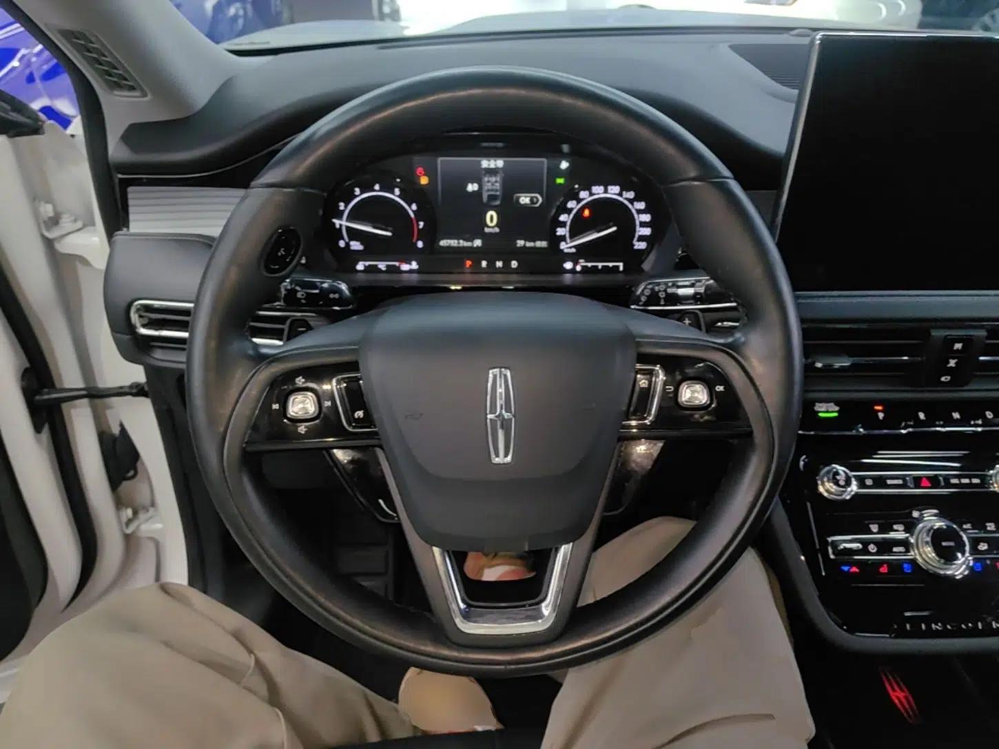 Lincoln Corsair 2021 2.0T Two-Wheel Drive Deluxe Edition — миниатюра 14