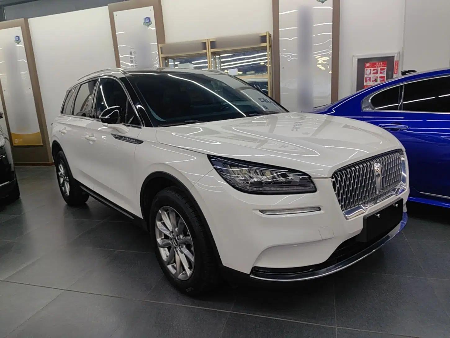 Lincoln Corsair 2021 2.0T Two-Wheel Drive Deluxe Edition — миниатюра 3