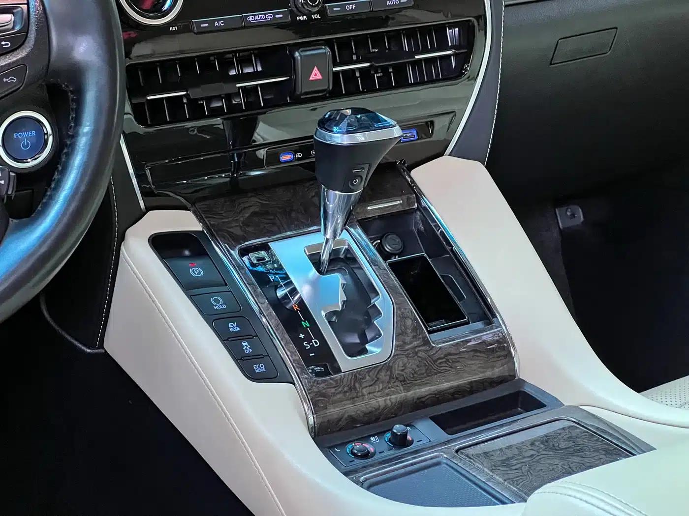 2019 Alphard Hybrid 2.5L HV Premium Edition — миниатюра 13