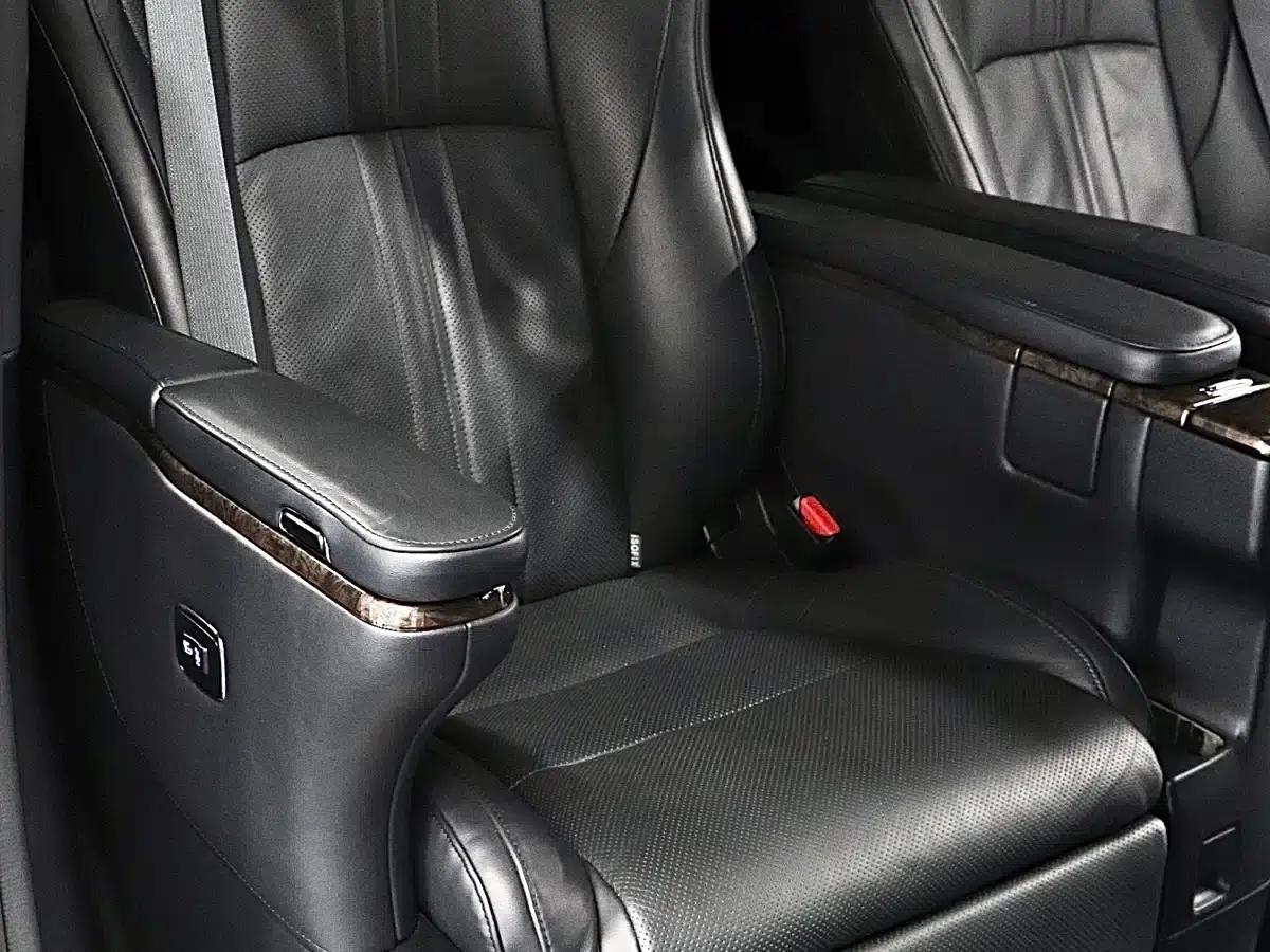 2020 Alphard Hybrid 2.5L HV Premium Edition — миниатюра 18