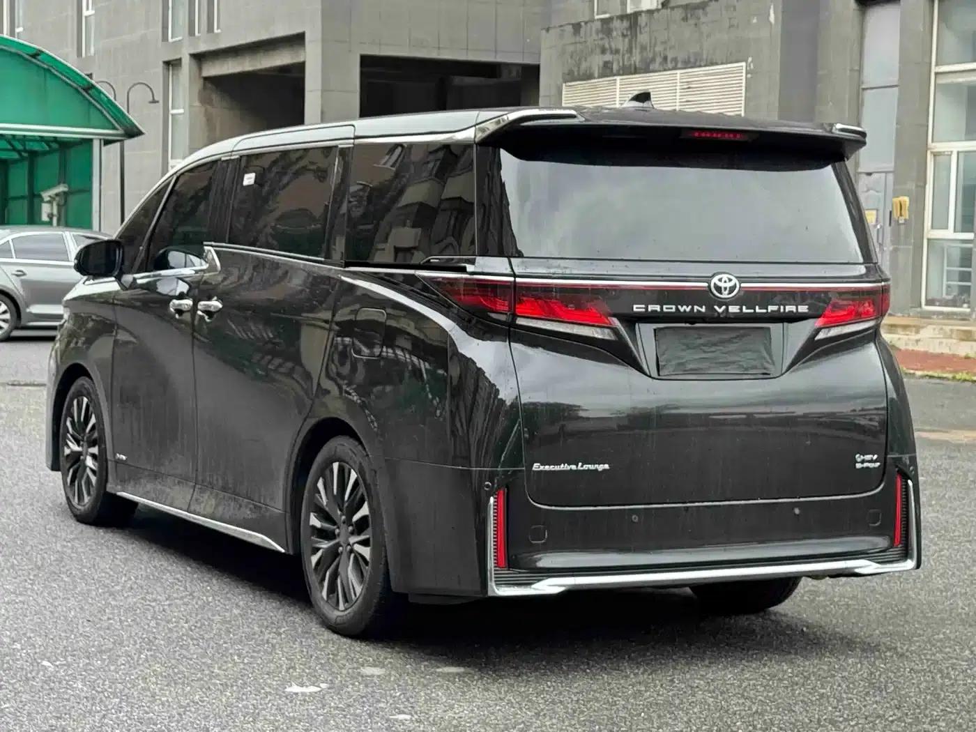 2024 Alphard Crown Hybrid 2.5L Supreme Executive Edition — миниатюра 4