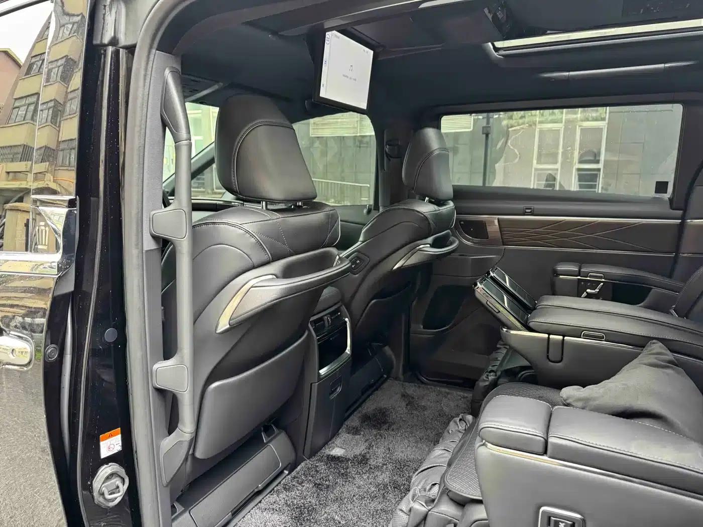 2024 Alphard Crown Hybrid 2.5L Supreme Executive Edition — миниатюра 9