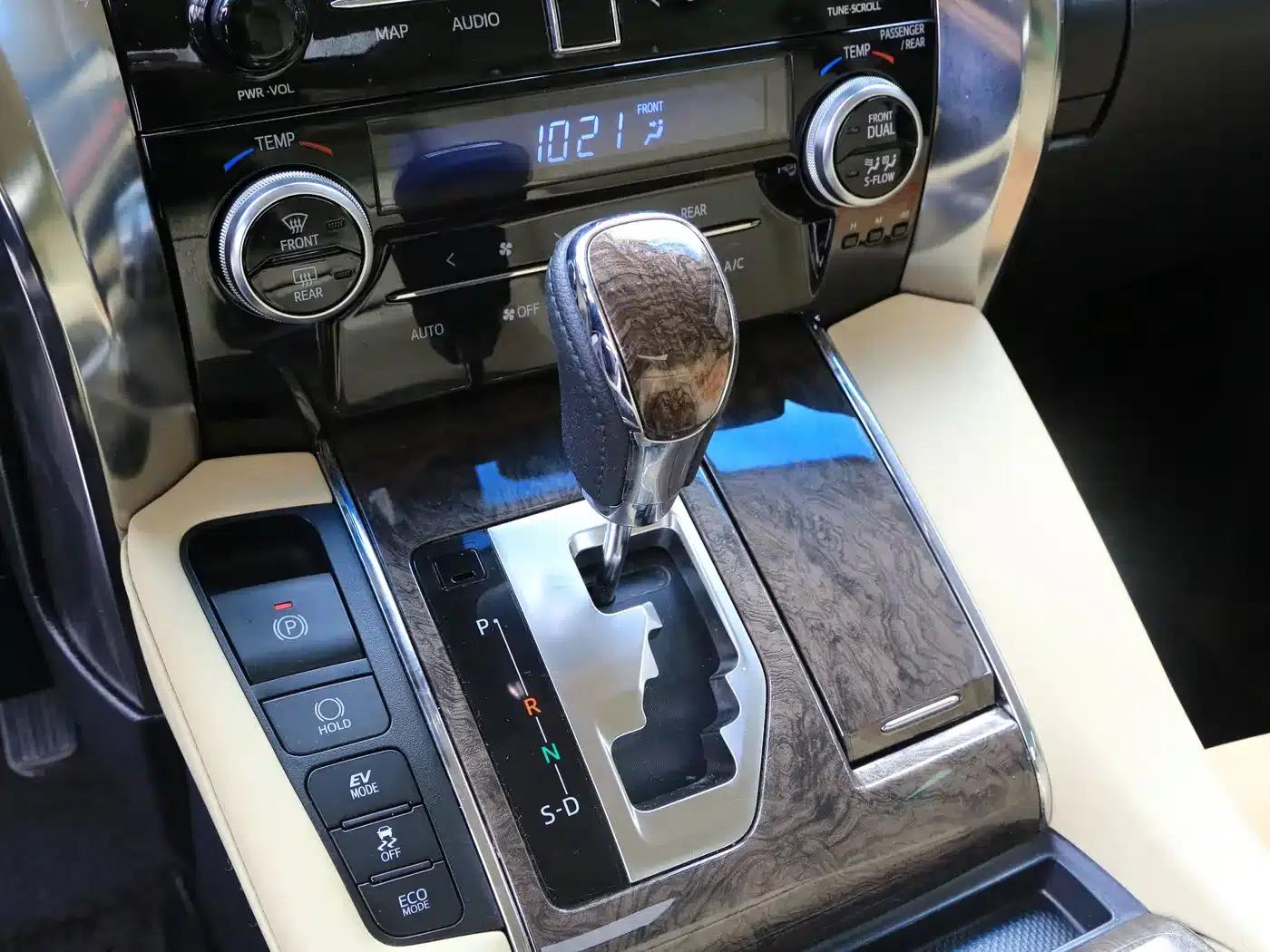 2021 Alphard Crown Hybrid 2.5L HV Luxury Edition — миниатюра 10