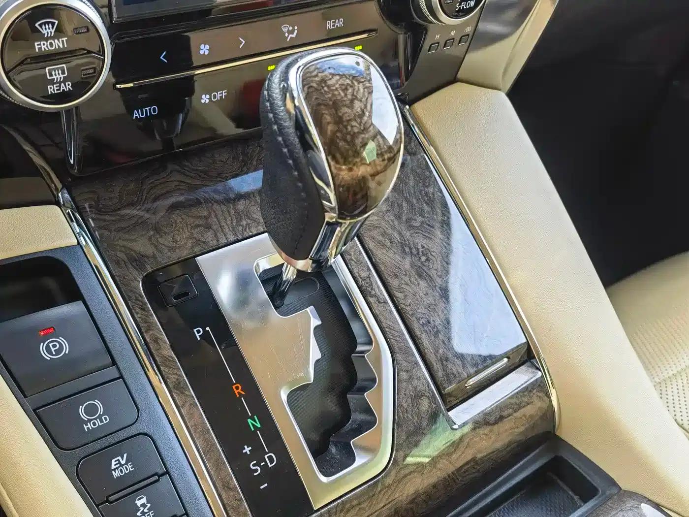 2020 Alphard Hybrid 2.5L HV Premium Edition — миниатюра 14