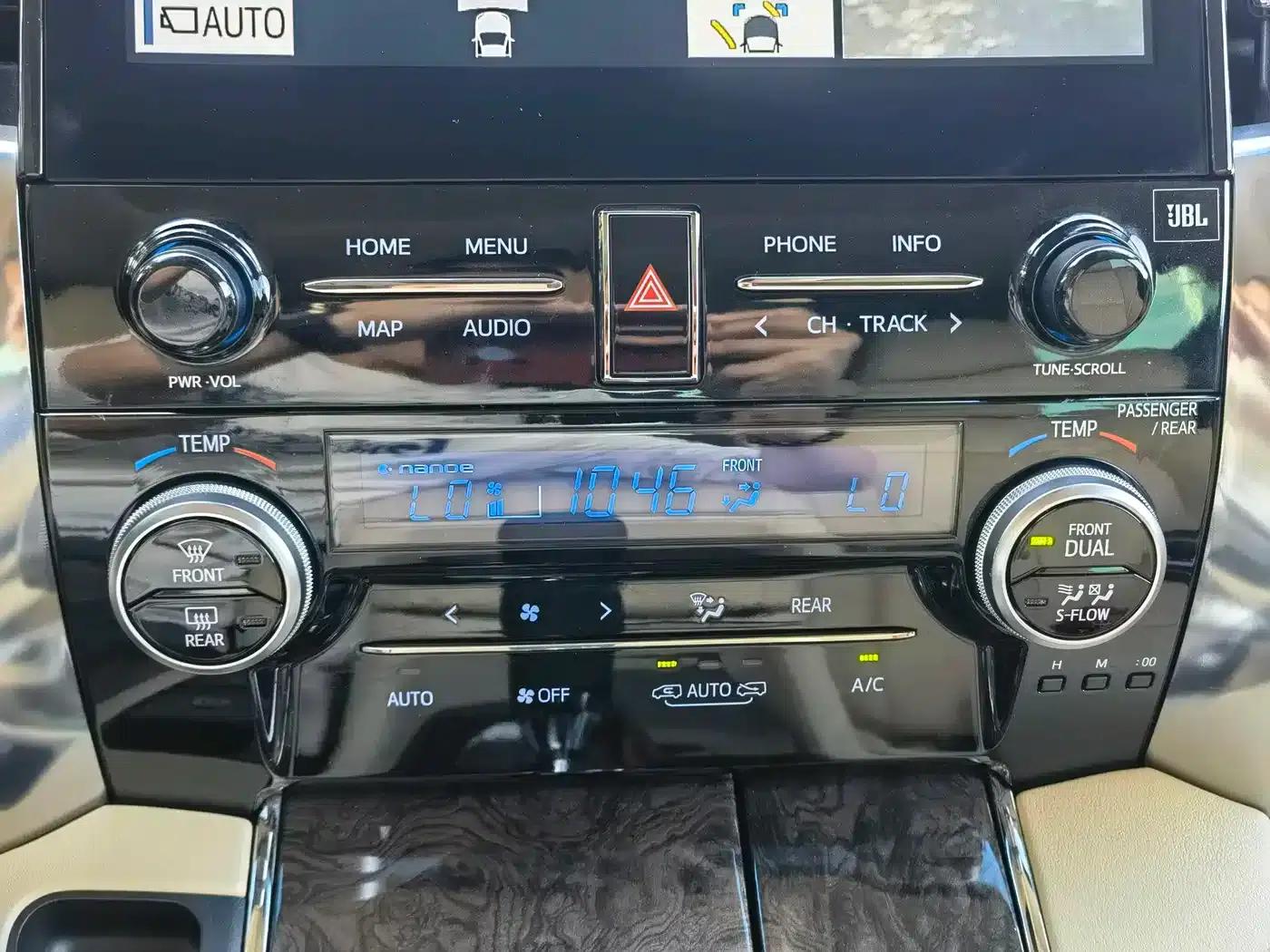 2020 Alphard Hybrid 2.5L HV Premium Edition — миниатюра 17