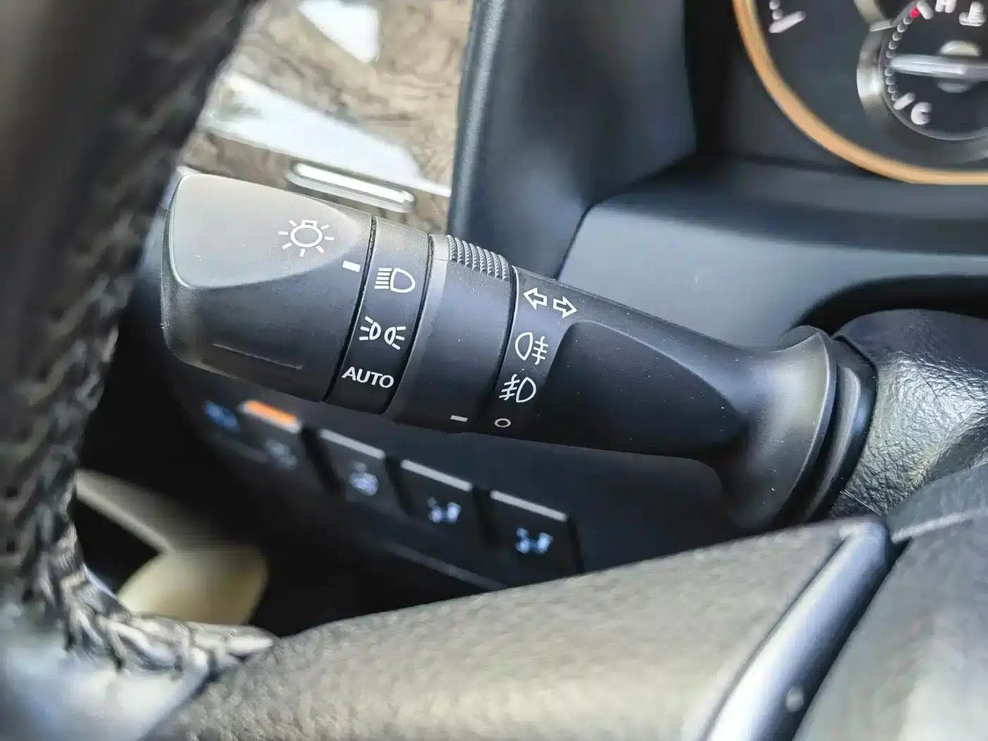 2020 Alphard Hybrid 2.5L HV Premium Edition — миниатюра 20
