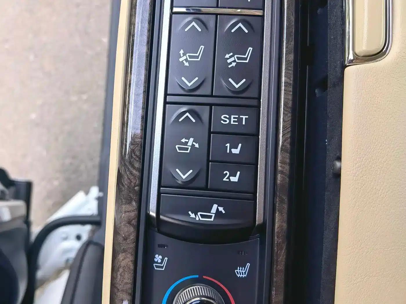 2020 Alphard Hybrid 2.5L HV Premium Edition — миниатюра 31