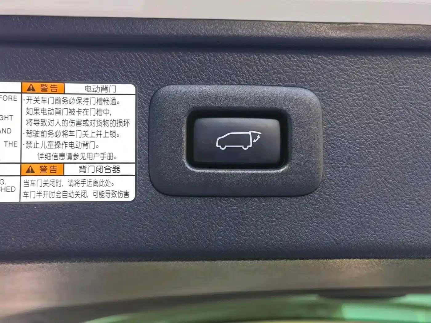 2020 Alphard Hybrid 2.5L HV Premium Edition — миниатюра 33
