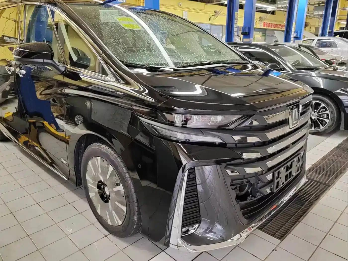 2024 Alphard Crown Hybrid 2.5L Supreme Executive Edition — миниатюра 3