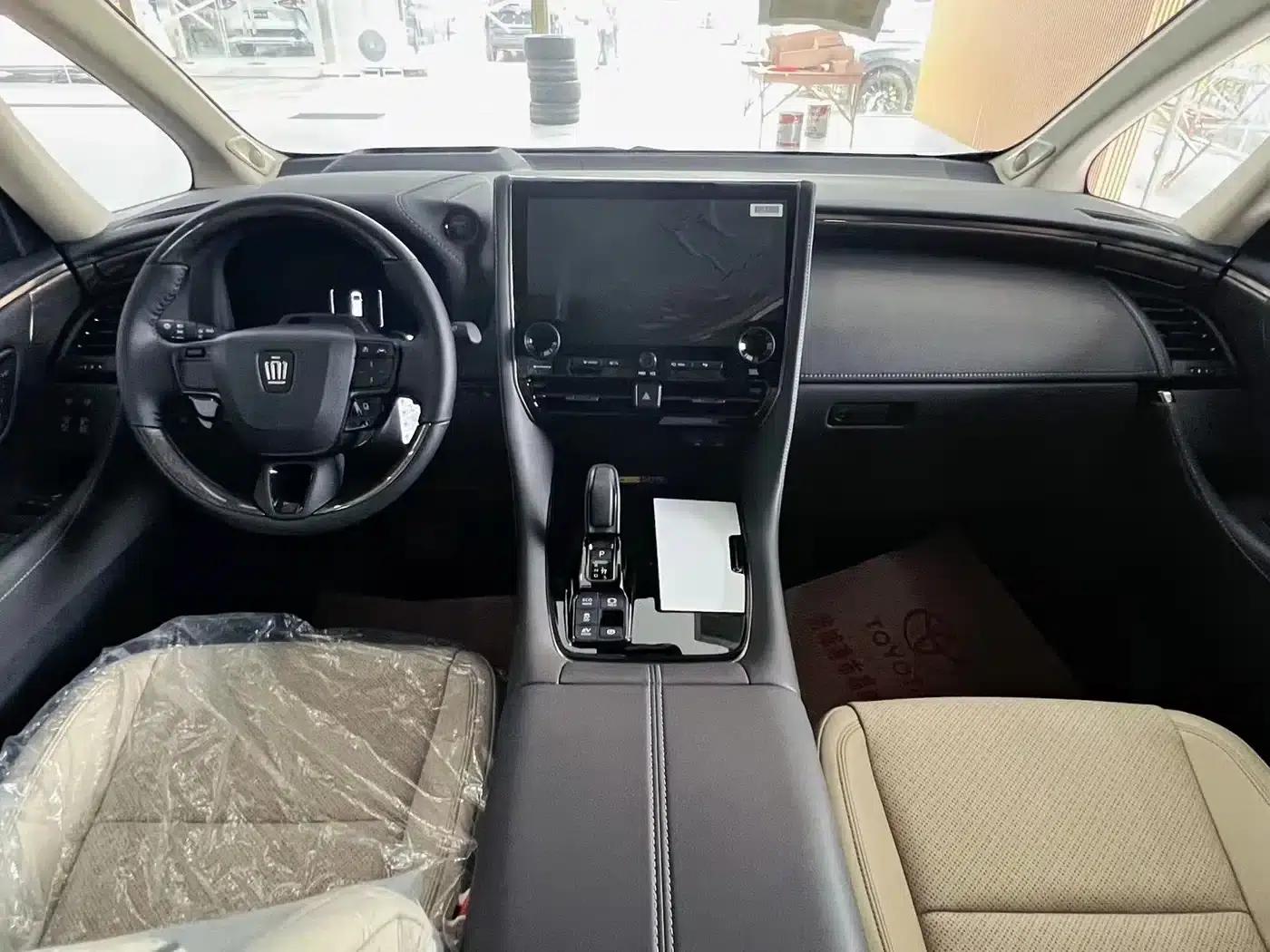 2024 Alphard Crown Hybrid 2.5L Supreme Executive Edition — миниатюра 4