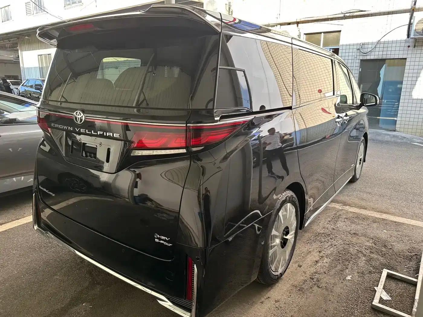 2024 Alphard Crown Hybrid 2.5L Supreme Executive Edition — миниатюра 7