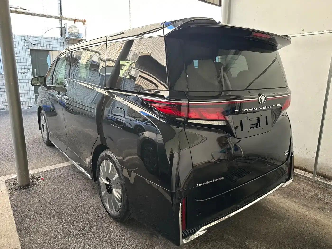 2024 Alphard Crown Hybrid 2.5L Supreme Executive Edition — миниатюра 8