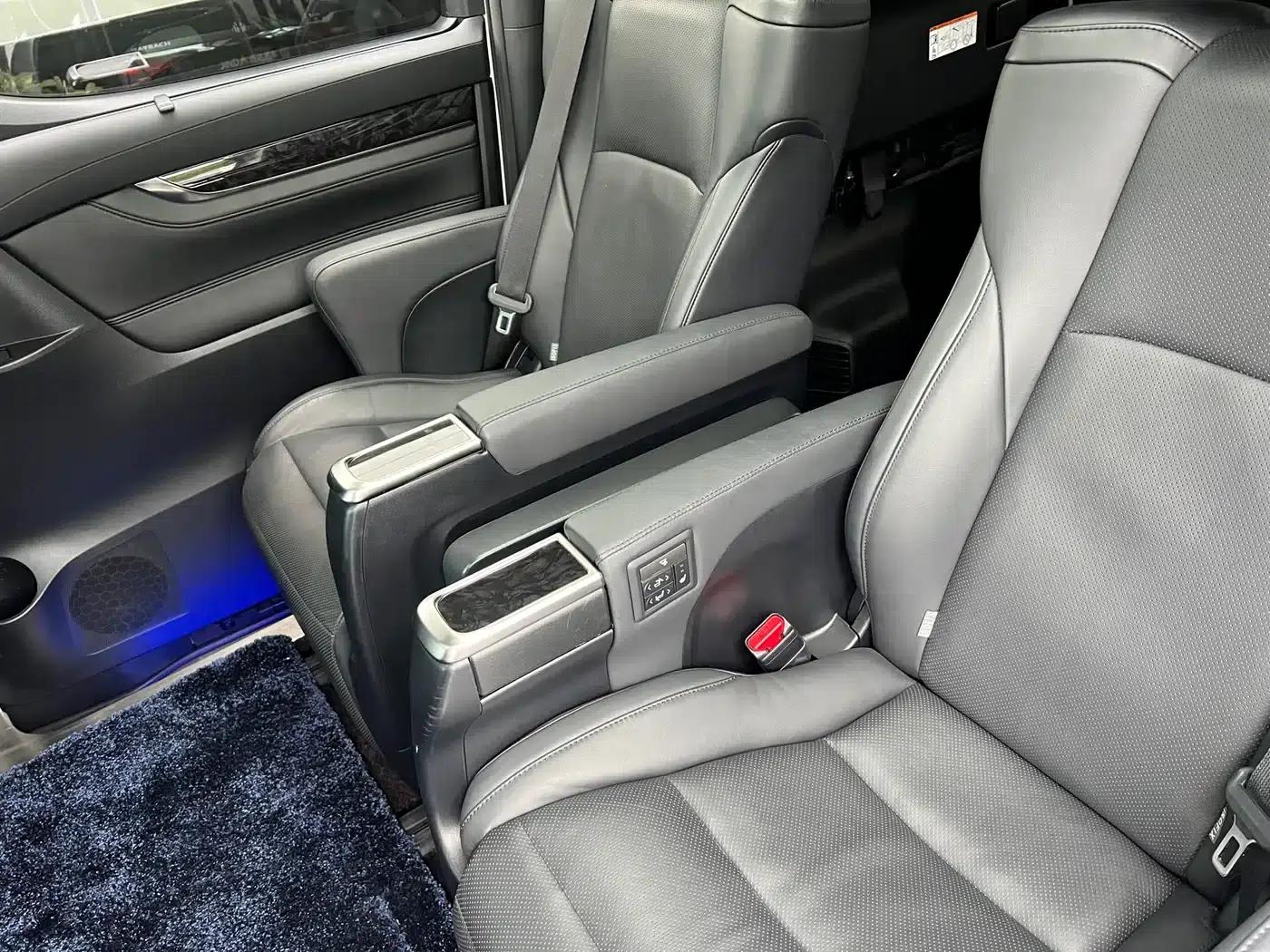 2020 Alphard Hybrid 2.5L HV Premium Edition — миниатюра 4