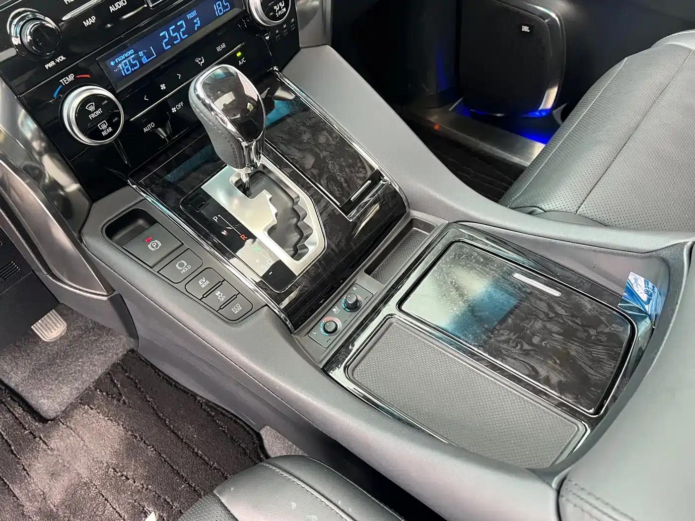 2020 Alphard Hybrid 2.5L HV Premium Edition — миниатюра 7