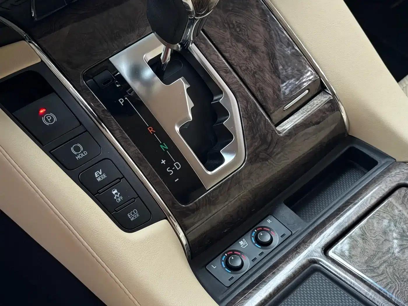 2020 Alphard Hybrid 2.5L HV Premium Edition — миниатюра 11
