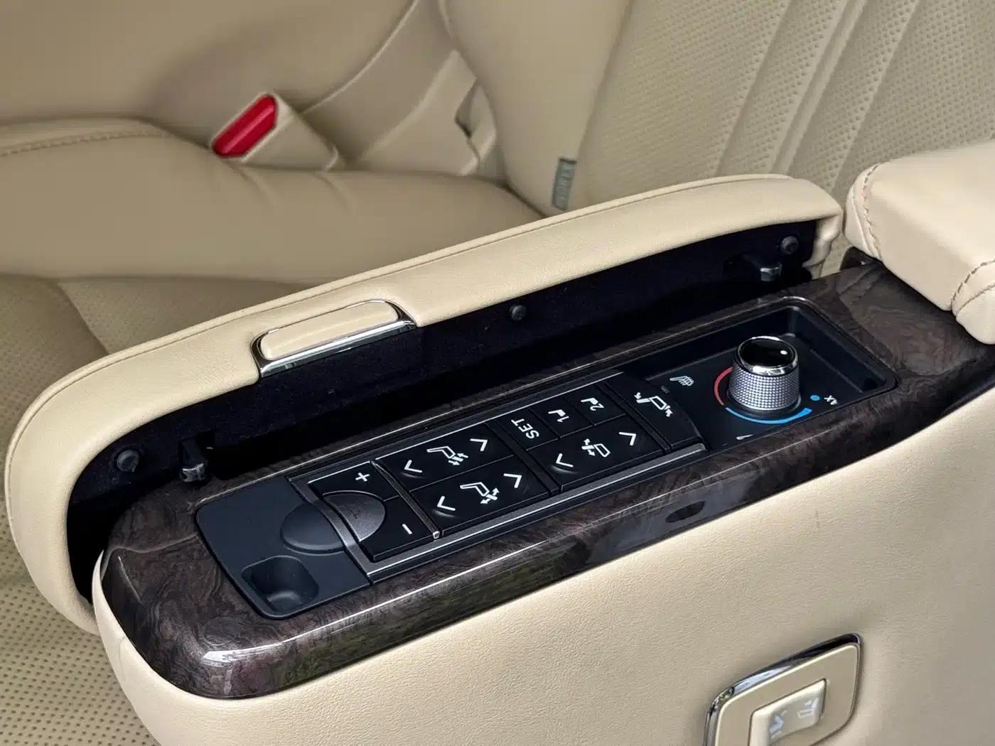2020 Alphard Hybrid 2.5L HV Premium Edition — миниатюра 16