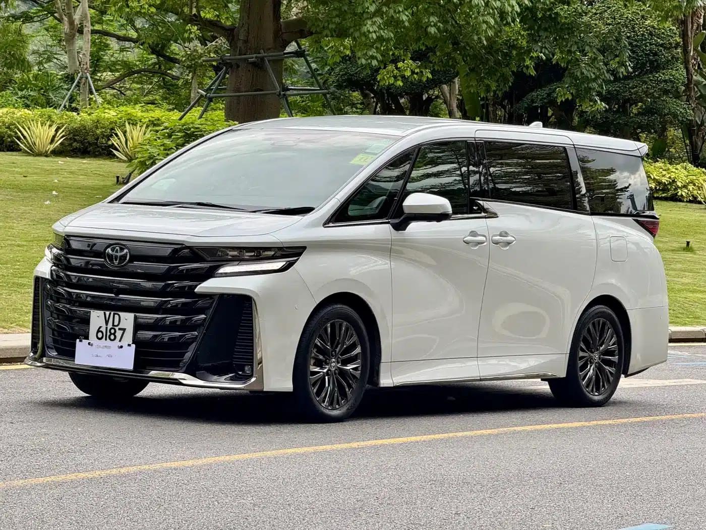 2023 Alphard Crown Hybrid 2.5L HV Luxury Edition — миниатюра 1