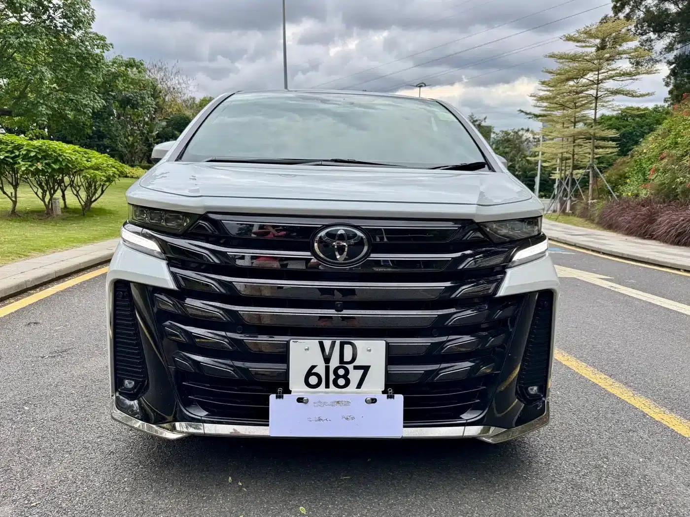 2023 Alphard Crown Hybrid 2.5L HV Luxury Edition — миниатюра 2