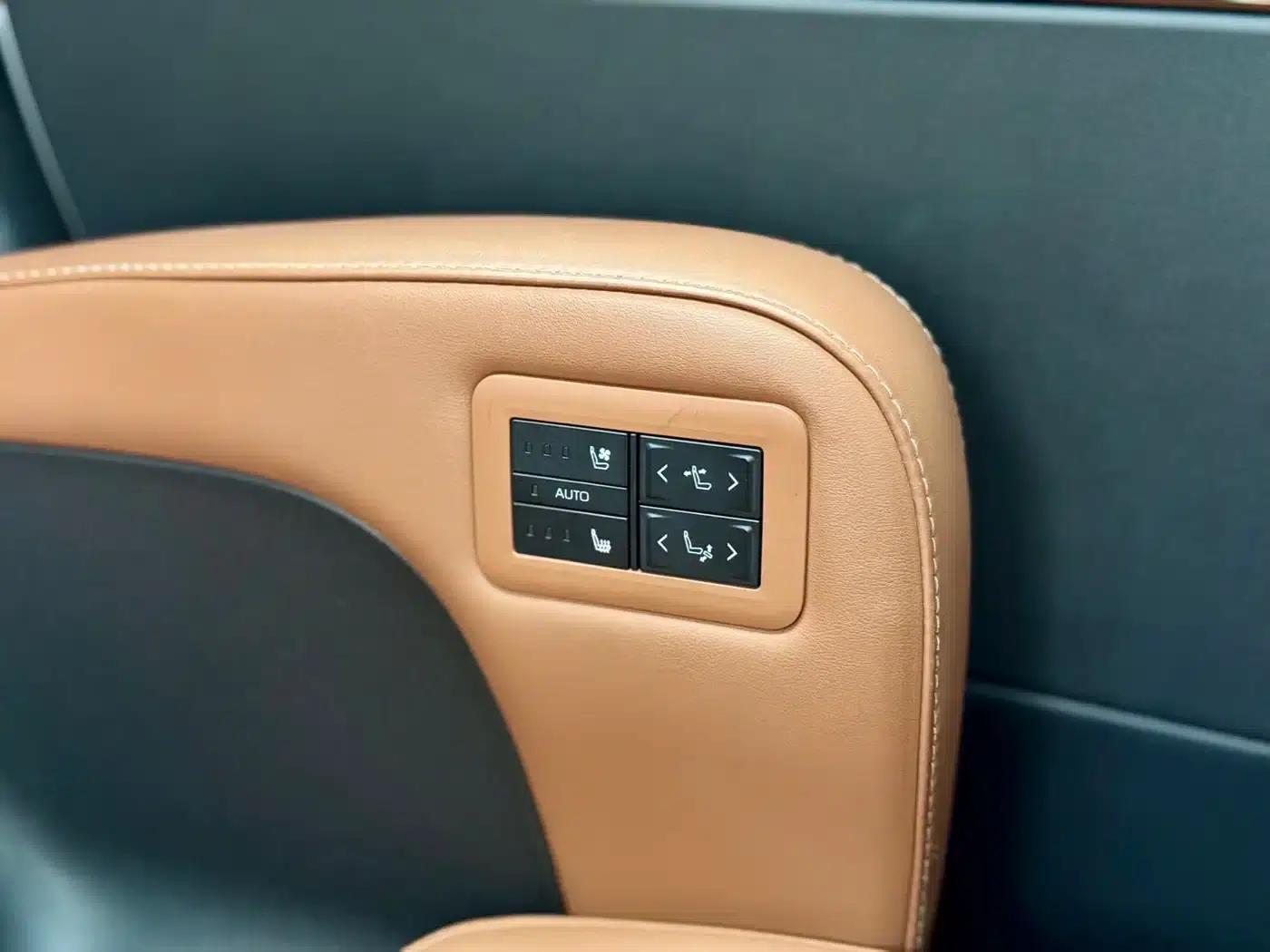 2023 Alphard Crown Hybrid 2.5L HV Luxury Edition — миниатюра 13